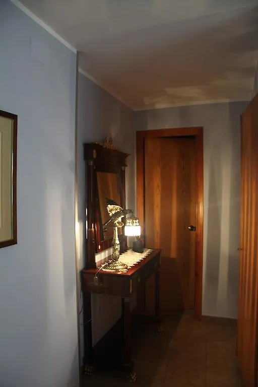 Konukevi Fonda Sala Otel Olost İspanya